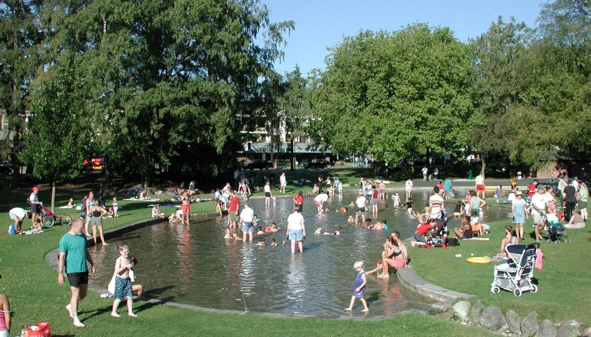 Wading pool