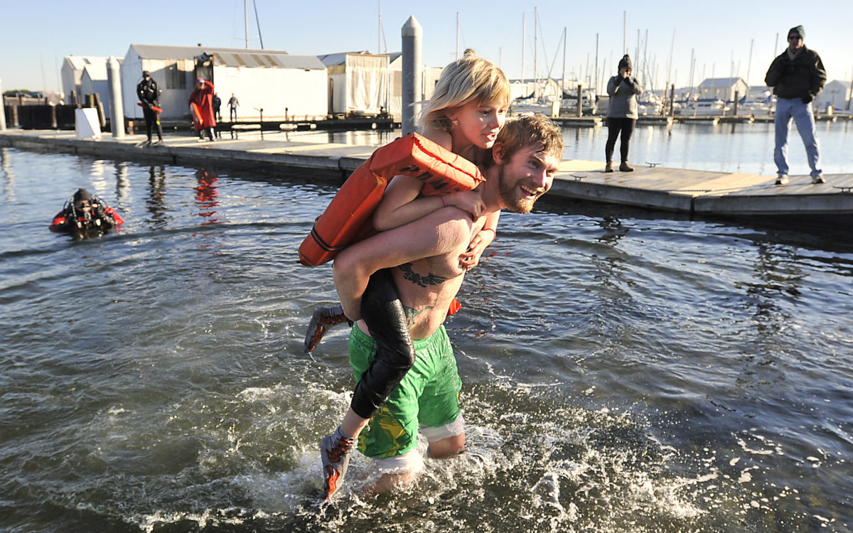 Polar Bear plunges 2022