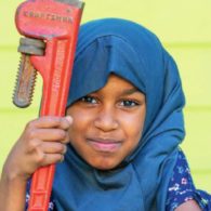 Girls building / Girls Build, Anfal