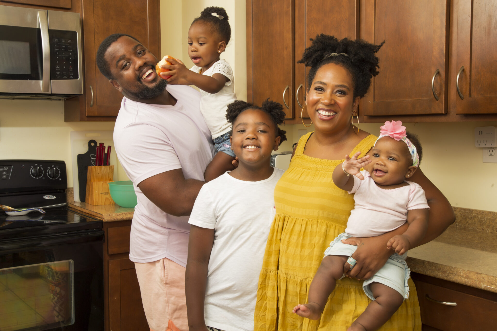 feeding family