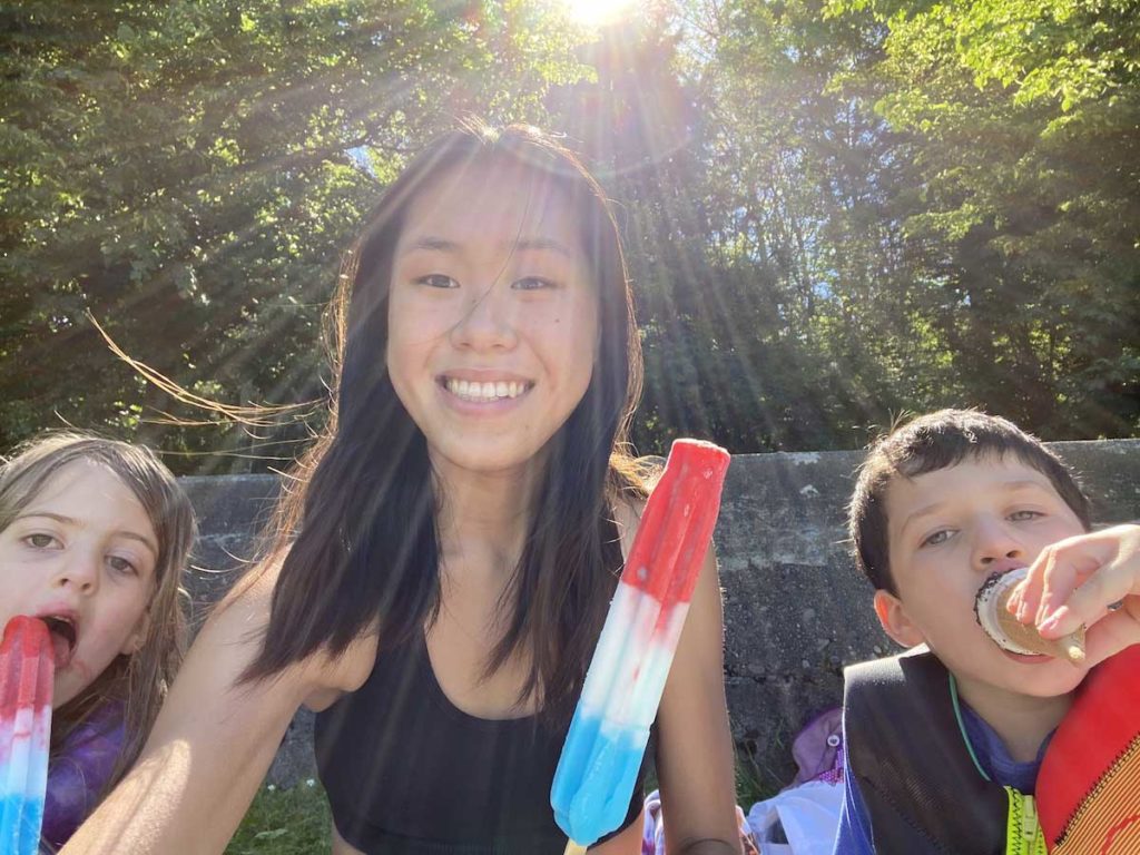 Seattle nanny enjoying frozen treats with two young children
