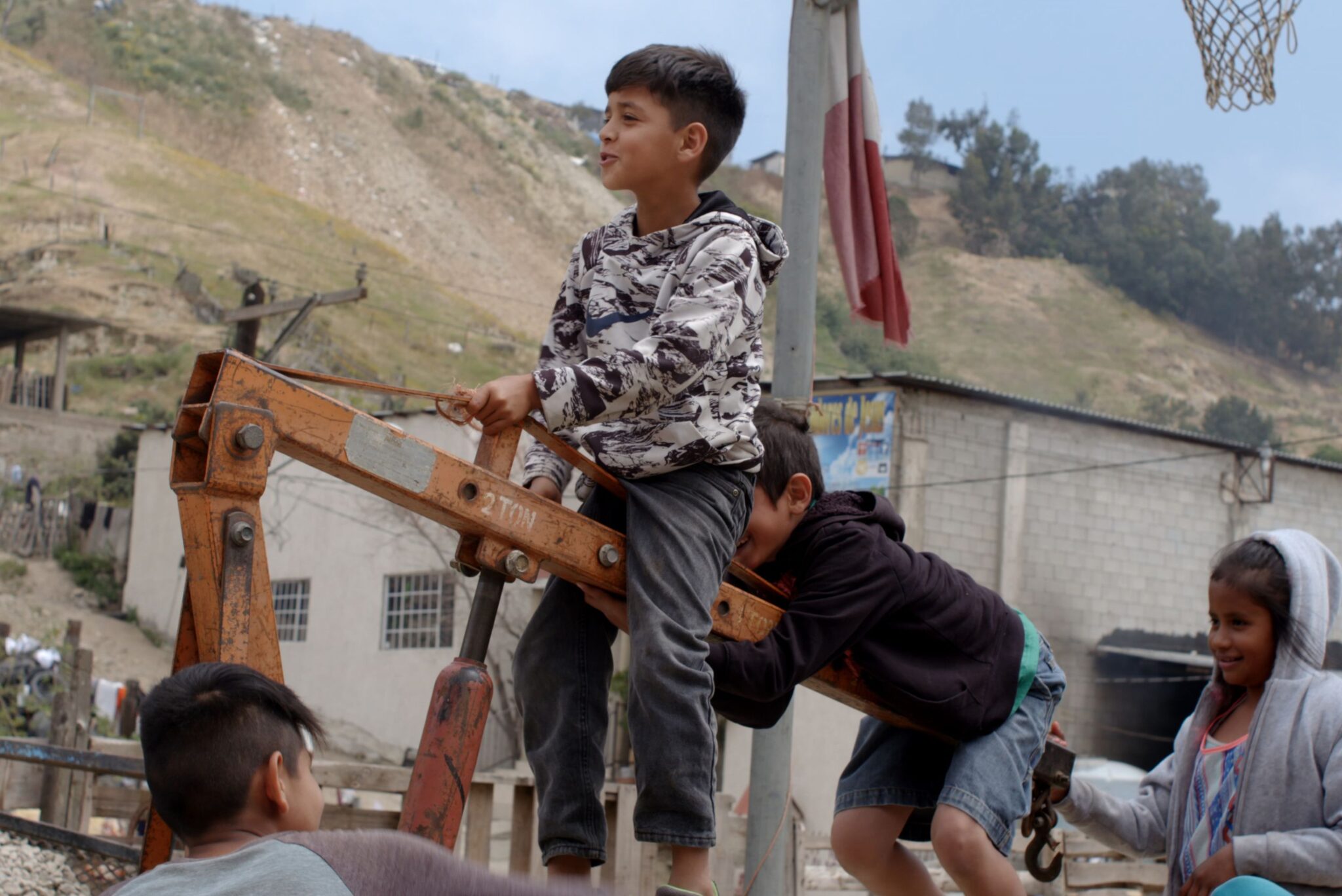Feature film documentary talks about families seeking asylum.