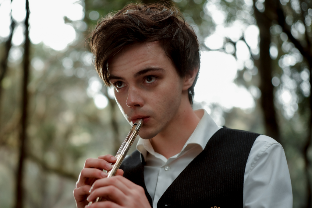 Feature film about music, love and friendship.