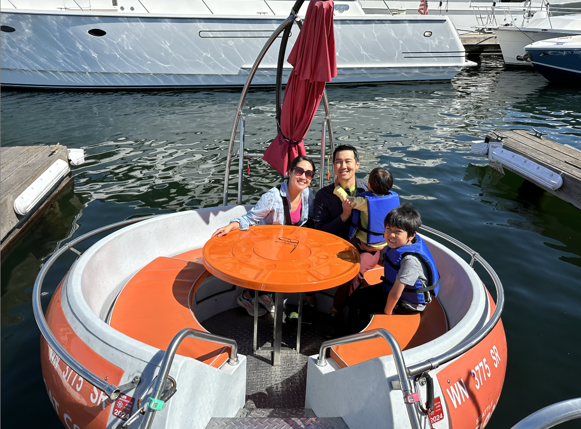 Family sitting on the Seattle Donut Boat ready to take off to see the city skyline