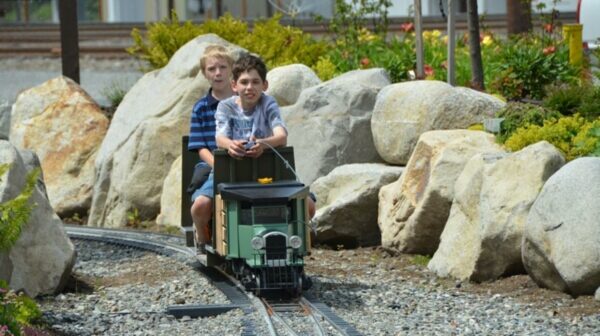 Great Northern Cascades Railway Mini Train Rides - Seattle's Child