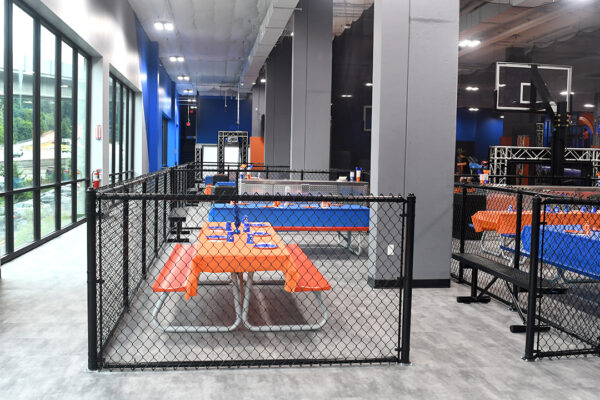 アスレチックスタンド Ninja course, zip line, drop slides and more at new Sky Zone