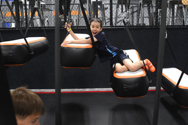 アスレチックスタンド Ninja course, zip line, drop slides and more at new Sky Zone