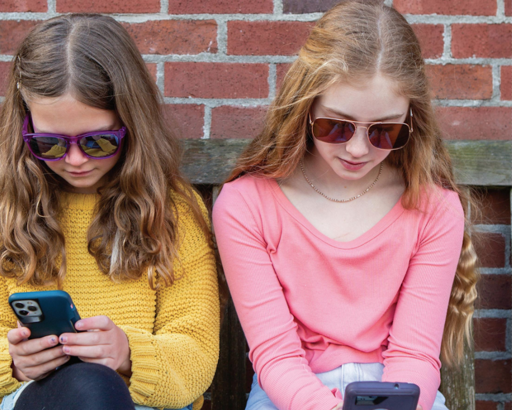 Social media warning labels