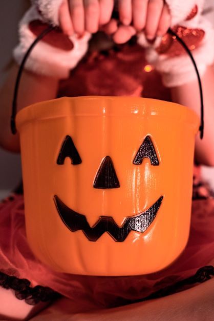 halloween-treat-pumpkin-bucket