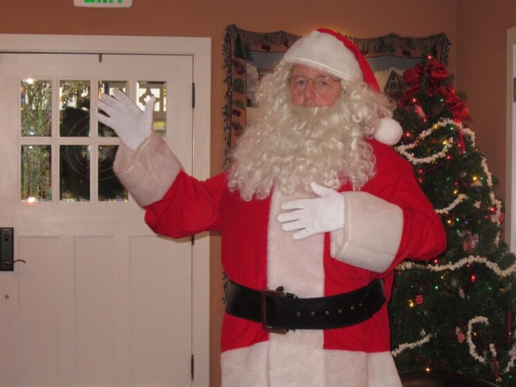 Cookies with Santa (Photo courtesy: Lynnwood.gov).