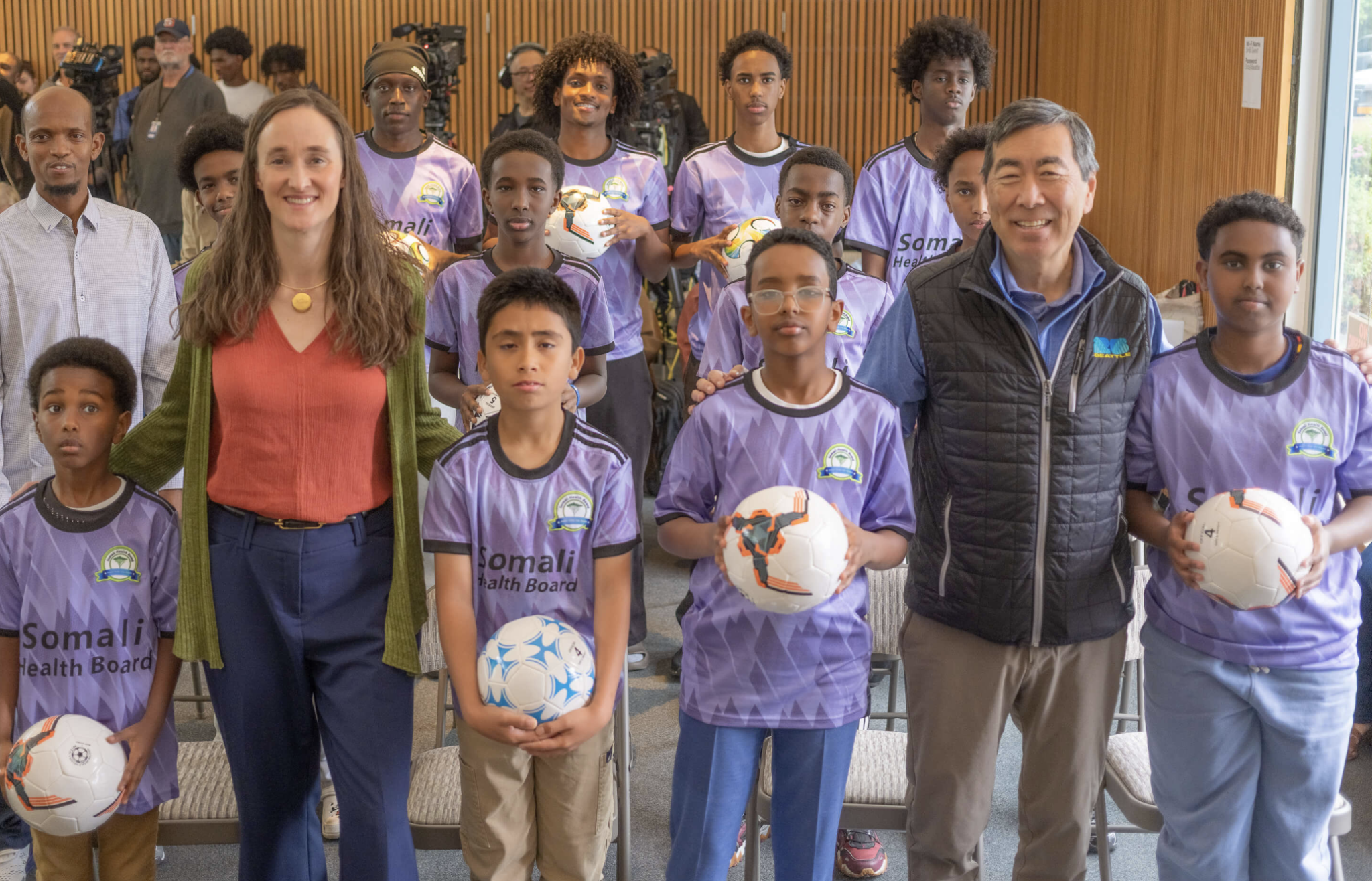 Seattle Mayor Katie Wilson with members of the Somali Health Board soccer team (Image: Seattlefwc26)
